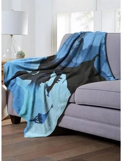 Decor DC Comics Batman Mountain Of Madness Throw Blanket -Boxlunch Shop 19293362 av2