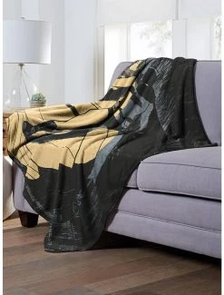 Bedroom DC Comics Batman Spotlight Throw Blanket -Boxlunch Shop 19293366 av2